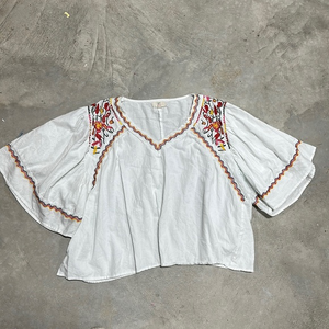 White with embroidery around neckline and sleeves / size 3X / Girl Soul‎ brand